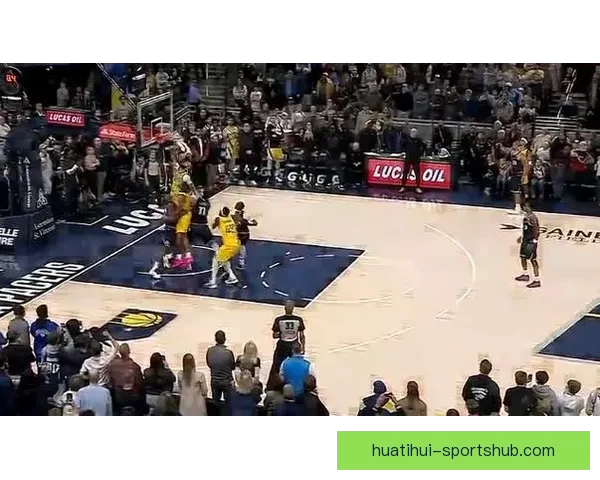 小内姆布哈德球鞋被踩掉后迅速捡起举起干扰投篮遭判技术犯规